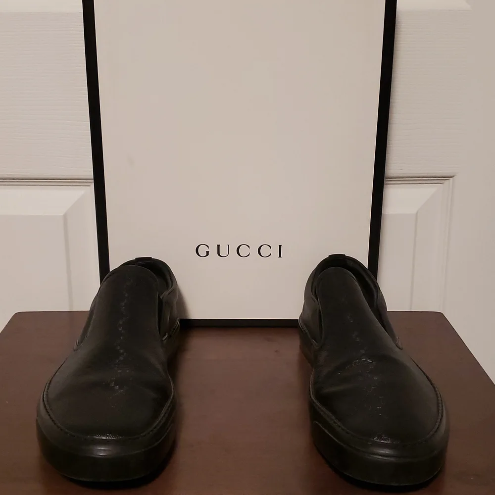 Gucci Supreme Sneakers - Picture 2 of 7